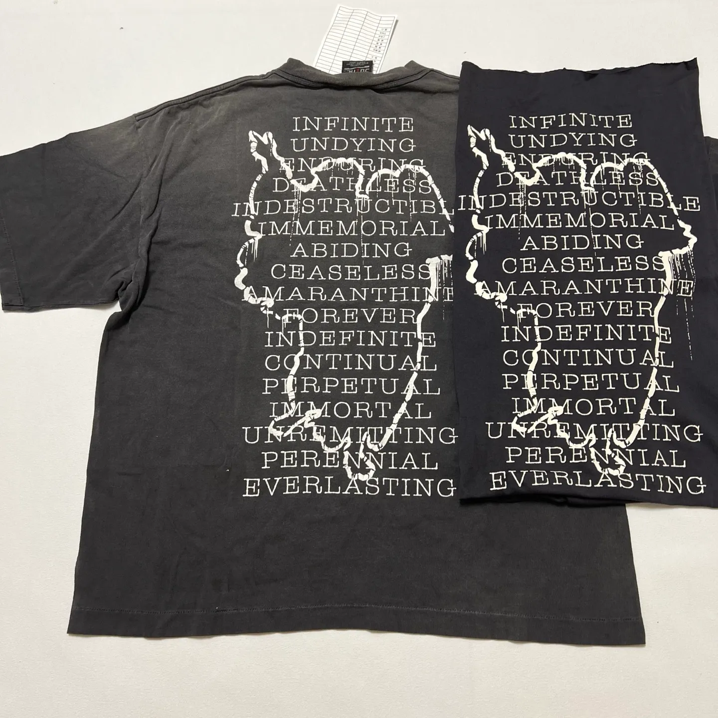 Printing and pattern comparison SAINT Mxxxxxx SS TEE/HOPE SPRING/BLK Jesus slogan retro distressed TEE Washed black S-XL Same as the original version Cylindrical side seam OE yarn fabric Garment dyeing Faded by heavy washing Bust plaster faded Correct version Matching with the original version Accessories Original level printing restoration
